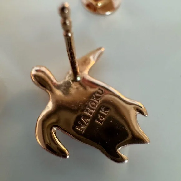 Na Hoku 14k rose gold, mother of pearl and diamonds turtle stud earrings - Picture 7 of 8